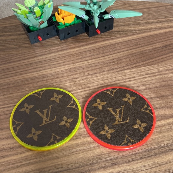 Louis Vuitton monogram coasters. Set of 2 - Picture 12 of 15